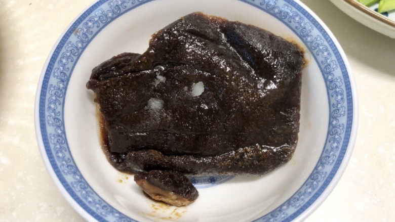 红烧素鸡,肉汤我冷冻起来了,加在素鸡里特别好吃,提升香味