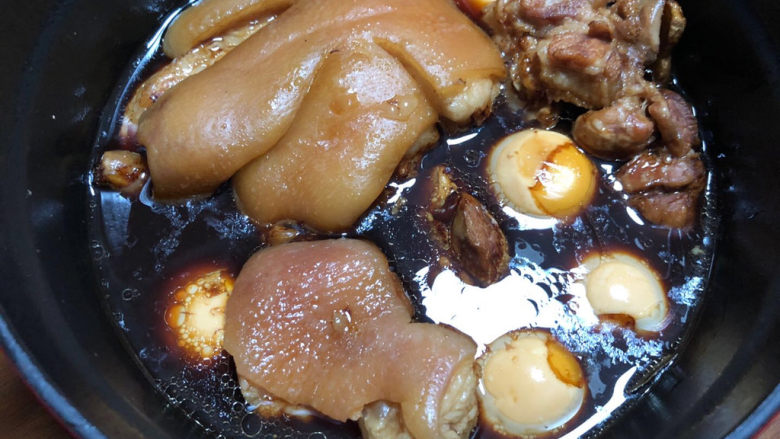 红烧素鸡,这个是之前烧的红烧蹄胖,肉吃完了