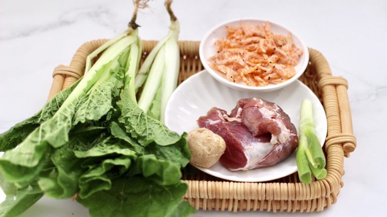 小白菜磷虾大馅馄饨,首先备齐做馄饨的所有食材。