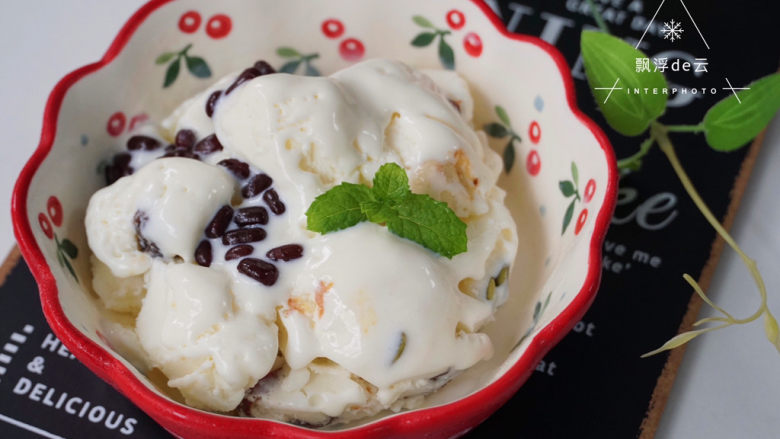 一口就爱上啦!香草冰淇淋🍦在家轻松制作!,可以加入喜爱的水果、蜜豆、坚果🌰等,口感更佳!