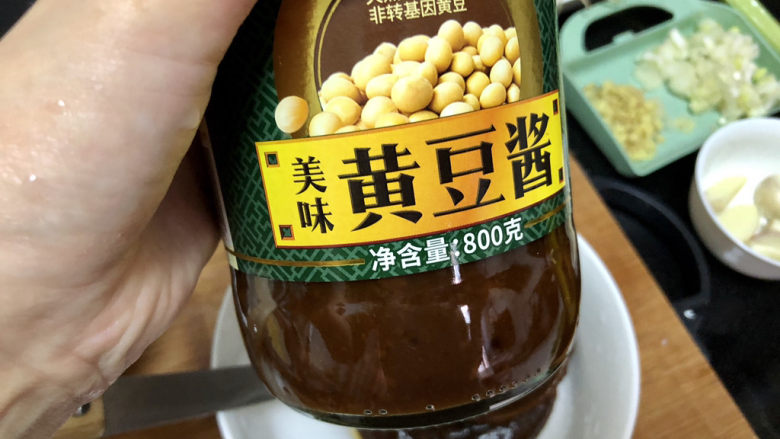 老北京炸酱面,应该用干黄酱,但是家附近三个超市都没有,我用的<a style='color:red;display:inline-block;' href='/shicai/ 4510'>黄豆酱</a>,也还可以,