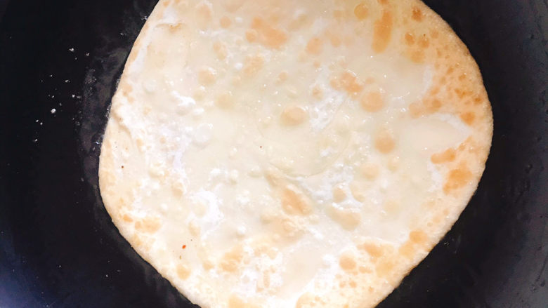 家常烙饼🥞千层酥饼,翻过来同样的方式煎另一面,勤翻面