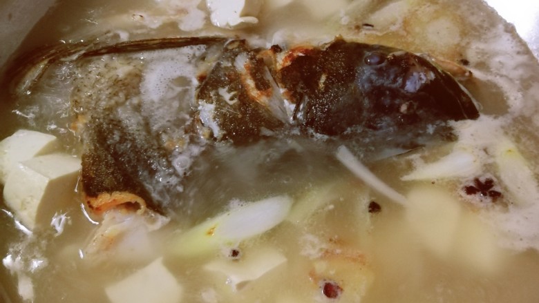 豆腐鱼头汤,煮5分钟