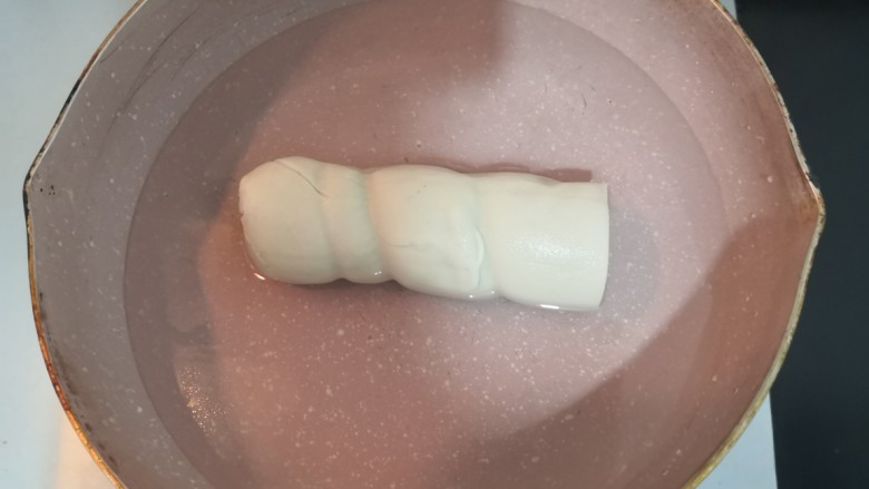 凉拌素鸡,把素鸡,放入
