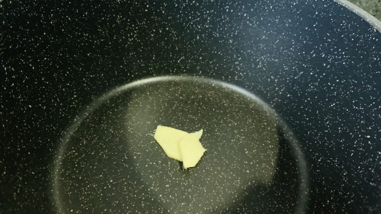 豆腐鱼头汤,锅里不加油,加姜