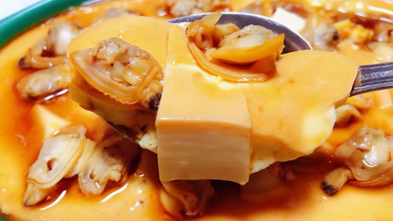 豆腐蒸蛋,豆腐蛋羹入口即化混搭着蚬子肉肉鲜嫩可口
