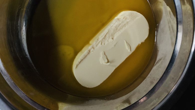 天意弄人永不放弃菠菜布丁蛋糕,隔水软化。