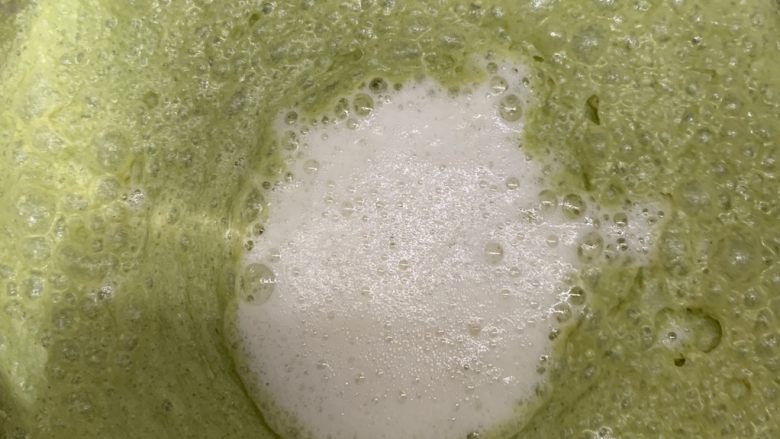 天意弄人永不放弃菠菜布丁蛋糕,算了,倒入面糊中。