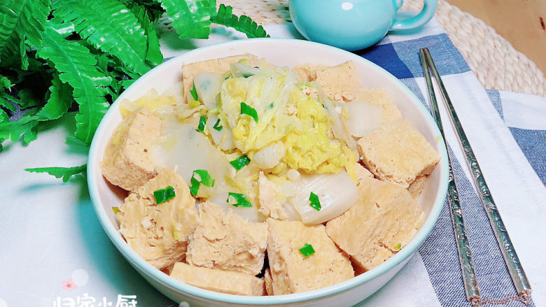 白菜炖豆腐,有猪油荤炒的味道,超级赞!