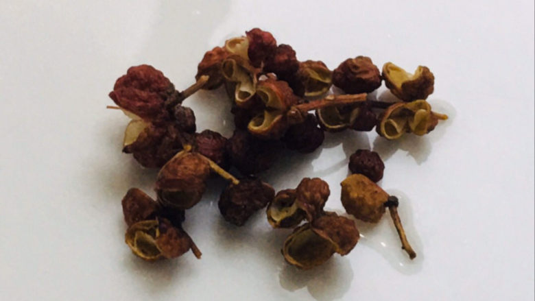红烧草鱼,花椒洗净备用~