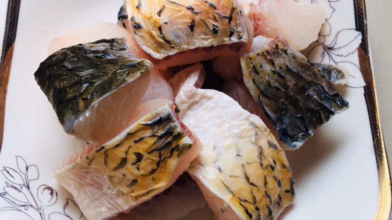 红烧草鱼,准备食材,<a style='color:red;display:inline-block;' href='/shicai/ 397'>草鱼</a>~