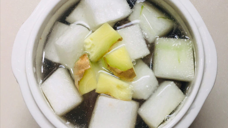排骨冬瓜汤,加入冷水~