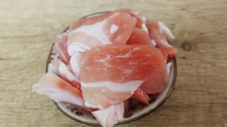 干锅千叶豆腐,肉切片。