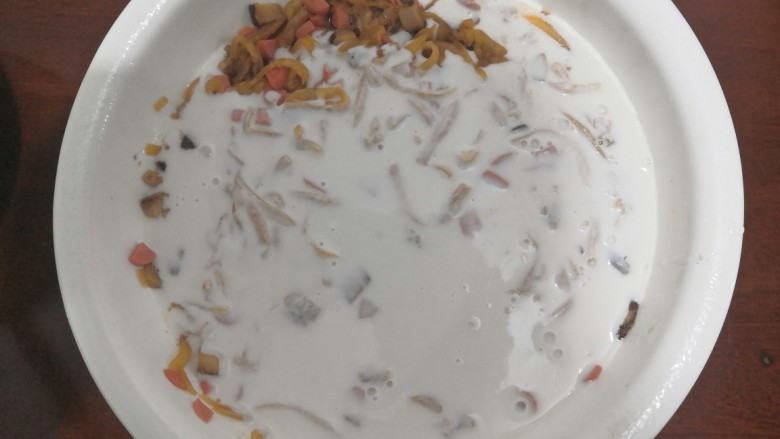 广式萝卜糕,凉凉后,倒入调好的粉浆