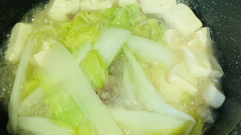 白菜炖豆腐,搅拌均匀,起锅
