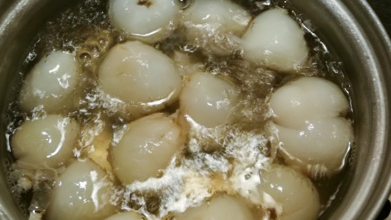 荔枝罐头,大火煮开 转中小火