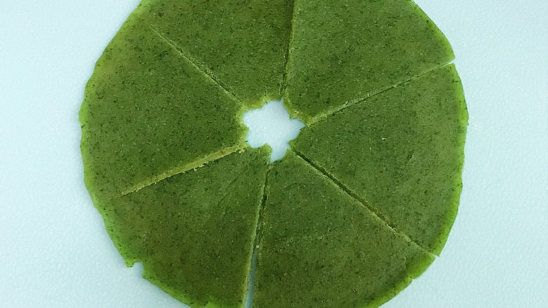 青瓜鸡蛋饼,切成喜欢的大小