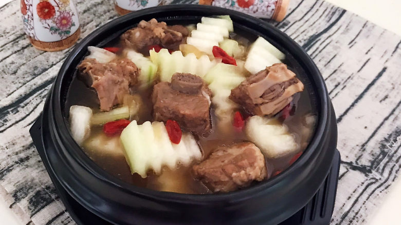 排骨冬瓜汤,排骨冬瓜汤味道鲜美,营养丰富~