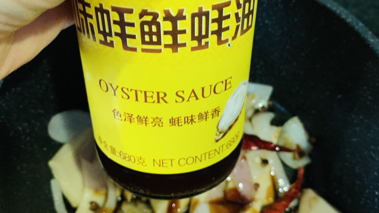 干锅千叶豆腐,半勺<a style='color:red;display:inline-block;' href='/shicai/ 721'>蚝油</a>,翻炒出香味