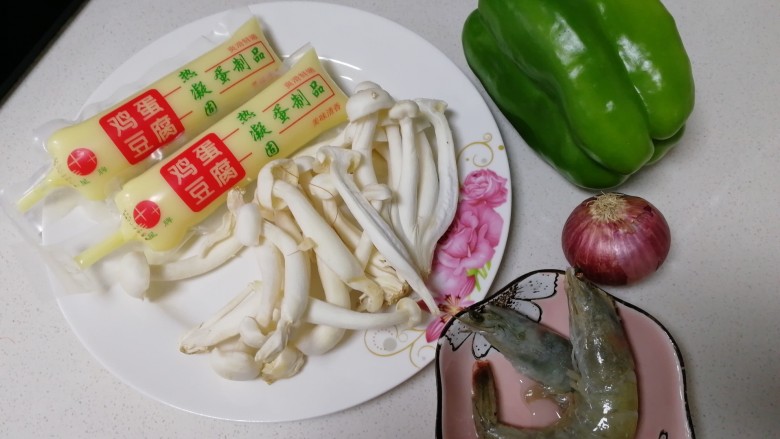 脆皮日本豆腐,准备主要食材。