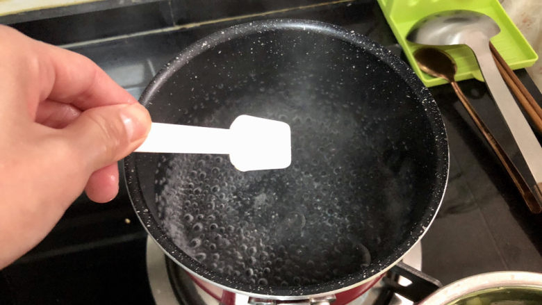脆皮日本豆腐➕ 莺啭皇州春色阑,坐锅烧水,水开加少许食盐