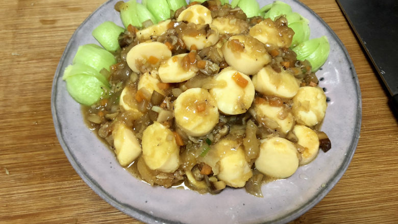 脆皮日本豆腐➕ 莺啭皇州春色阑,把豆腐倒在青菜上