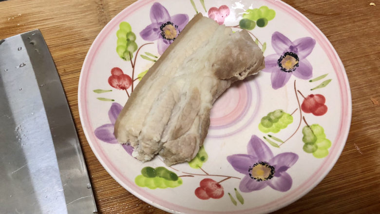 干锅千叶豆腐➕ 黄鸡啄黍秋正肥,冷冻后的五花肉拿出来