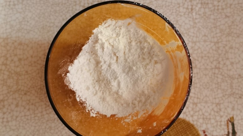 脆皮日本豆腐,<a style='color:red;display:inline-block;' href='/shicai/ 512'>玉米淀粉</a>备好