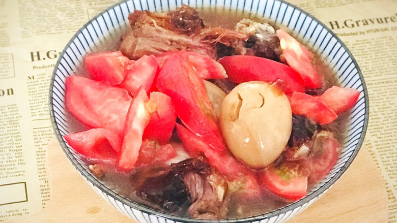 五香酱牛肉,用牛肉汤做一碗面,加个卤蛋,切片西红柿,再将牛肉片码放进去,就是一碗美味的牛肉面了