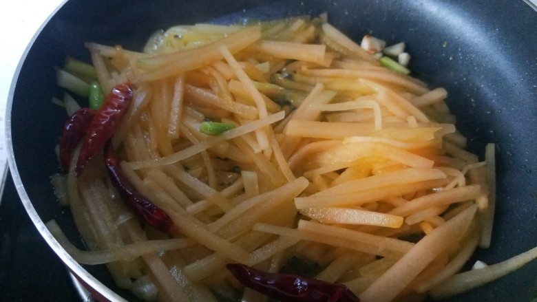 清炒南瓜丝,加入鸡精?