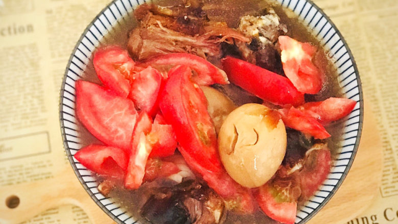 美味的牛尾骨卤蛋,早上起来,下碗面条,浇上一勺牛尾卤蛋,切半个西红柿,美美的一碗牛肉面上桌了