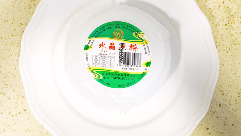 清爽美味的香肠凉皮拌黄瓜,用水晶凉皮凉拌菜,非常清爽可口