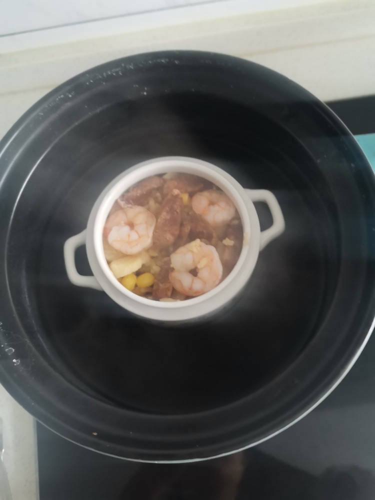 虾仁,腊肠罐饭,关火后焖5分出锅