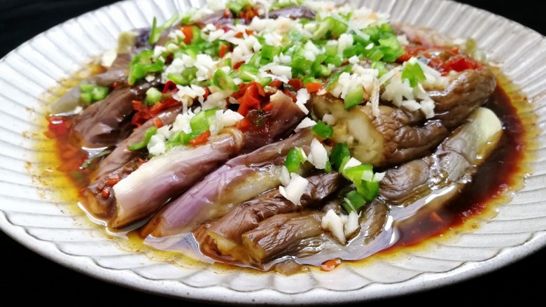 低脂系#清蒸油泼茄条#,成品图。美味又下饭,还不长肉哦!