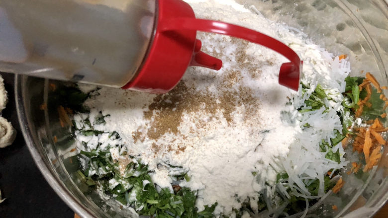 炸胡萝卜丸子➕ 红饭青蔬美莫加,加入一茶匙耗油