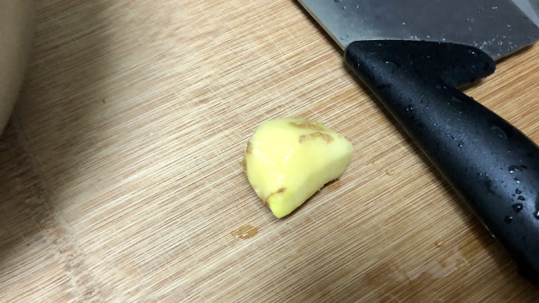 炸胡萝卜丸子➕ 红饭青蔬美莫加,姜削皮洗净