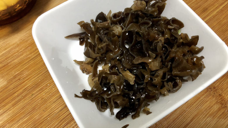 丝瓜蛋汤➕ 风回小院庭芜绿,木耳切粗丝