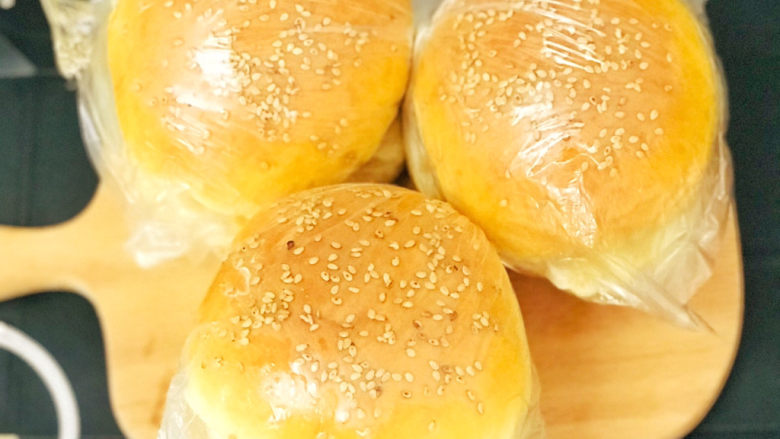 不输快餐店的猪排汉堡包🍔,用保鲜袋装起来,一家三口的早餐就齐活了