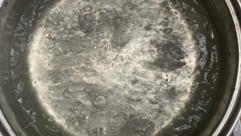 便捷菠菜凉粉,直到水来再转小火。