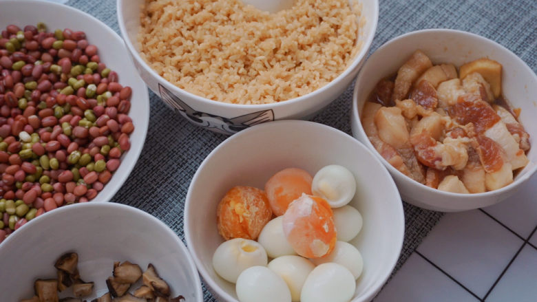 红豆粽子,这样粽子馅料就准备好啦~