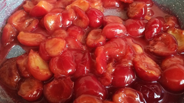 樱桃派,最后放一点点盐,<a style='color:red;display:inline-block;' href='/shicai/ 919'>柠檬汁</a>即可。
