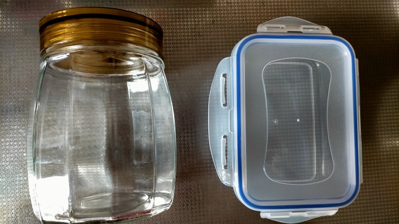 自制辣糊糊酸豆角(3-5天即可食用),准备密封器皿
平时吃罐头的玻璃瓶,保鲜盒,密封罐都行