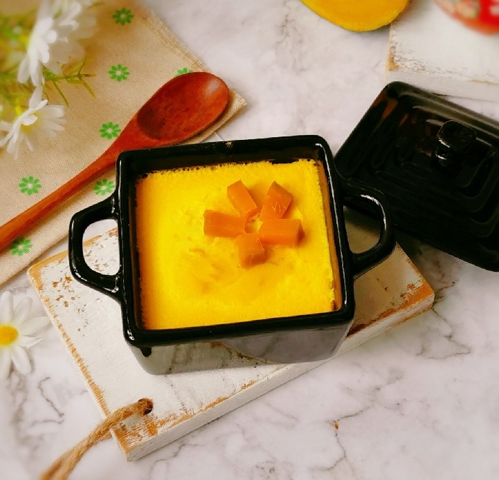 南瓜布丁,用蒸熟的块状南瓜装饰点缀  即食