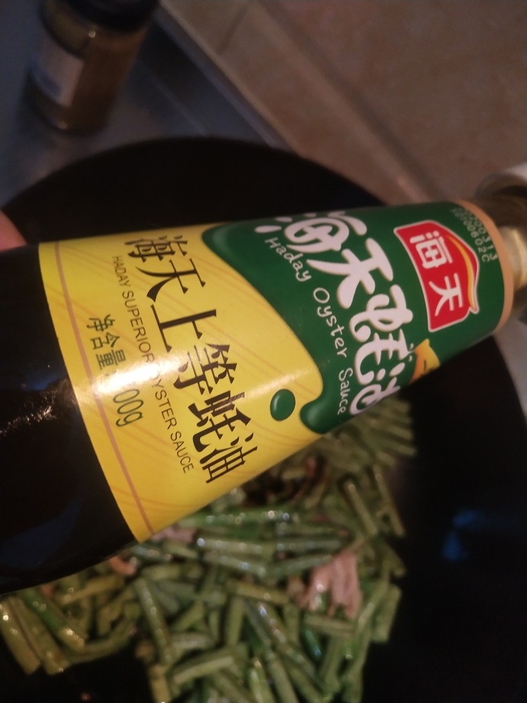 四季豆炒肉(长豆角),一勺耗油,翻炒一下