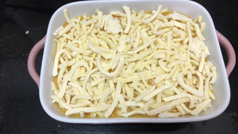 芝士焗南瓜,铺上一层芝士,