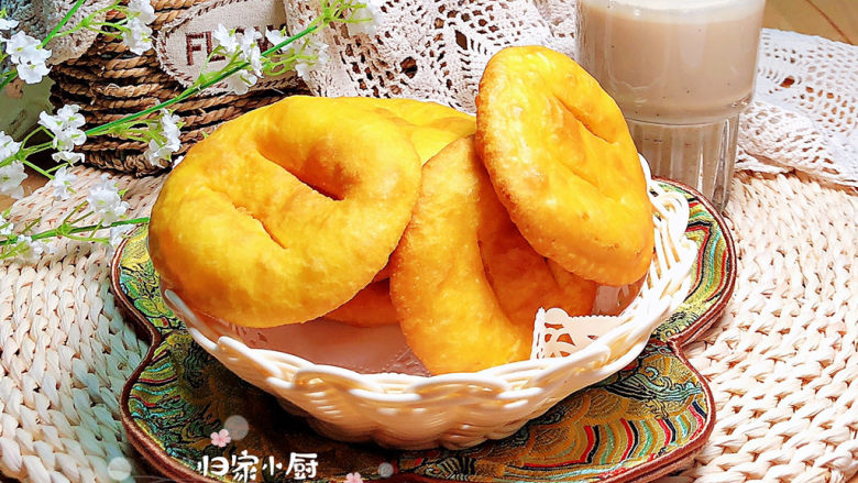 炸油饼,蓬松又营养的炸南瓜油饼就做好了!
