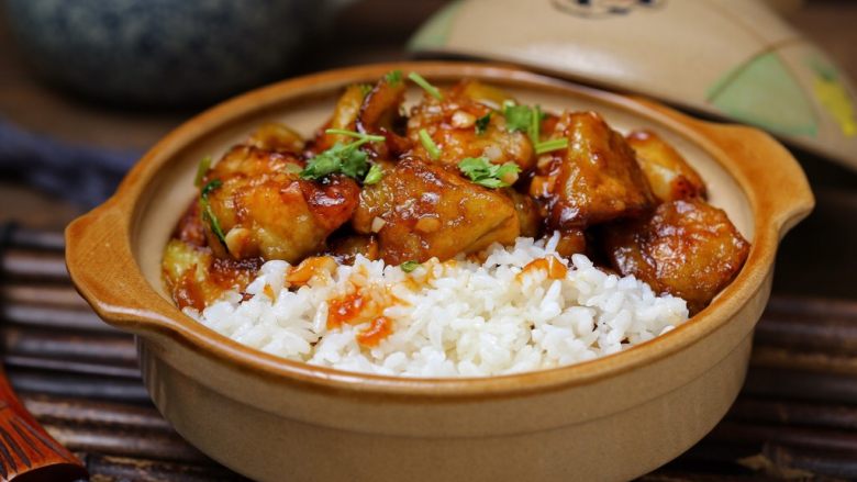 糖醋茄子盖饭,一道美味诱人的糖醋茄子盖饭就做好了,酸甜开胃不想停嘴呀!