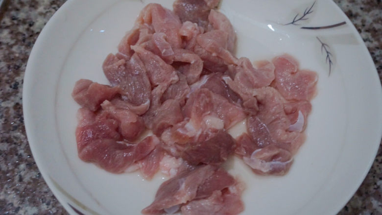 四季豆炒肉,准备好少许的<a style='color:red;display:inline-block;' href='/shicai/ 34043'>瘦猪肉</a>