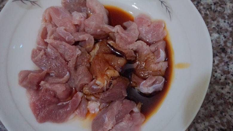 四季豆炒肉,加入少许<a style='color:red;display:inline-block;' href='/shicai/ 788'>生抽</a>