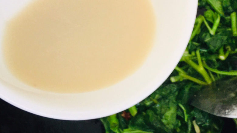 腐乳空心菜,最后倒入调好的腐乳汁~